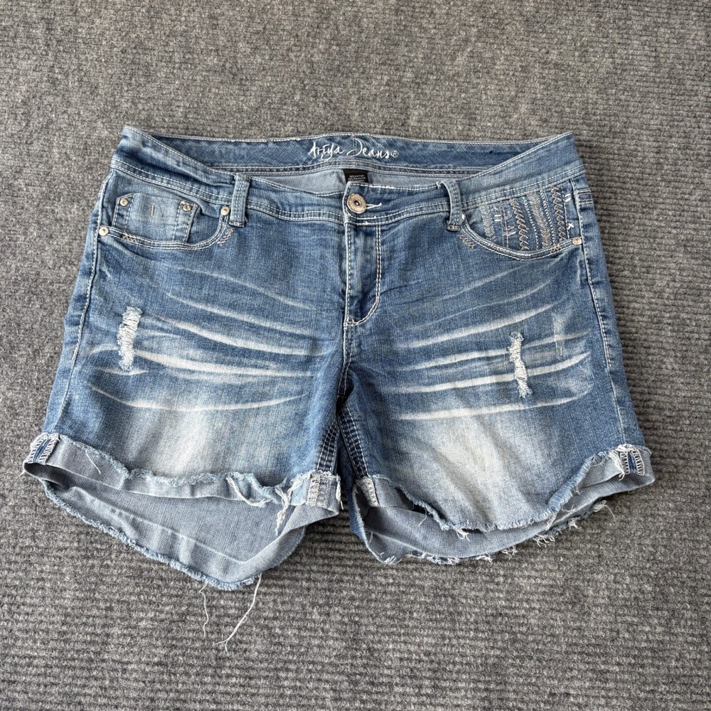 Ariya Jeans Women 16 Medium Wash Distressed Embroidered Cut Off Denim Shorts